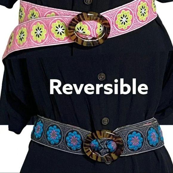 Bohemian pink + blue embroidered reversible belt with turquoise shell buckle L - Picture 1 of 8
